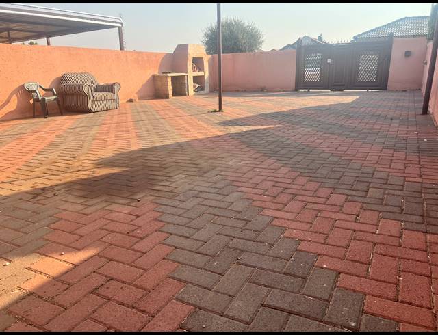 2 BEDROOM FREEHOLD FOR SALE IN SOSHANGUVE VV